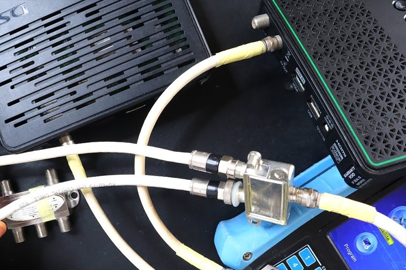 DSTV Extra View installation diagram showing two decoders linked to one satellite dish via smart LNB SCD2 across Johannesburg homes